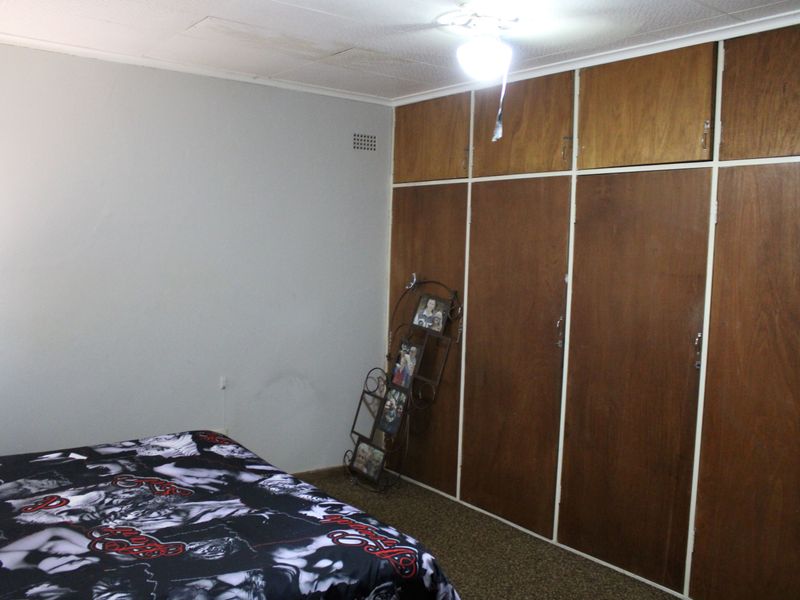 4-Bedroom Off-Grid Smallholding for Sale in Spaarwater AH - Photo 10