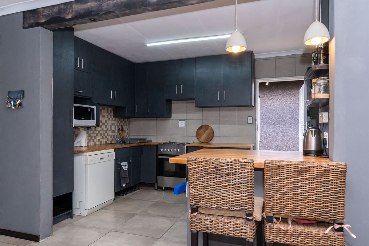 Prime Property in Klopper Park - Photo 3