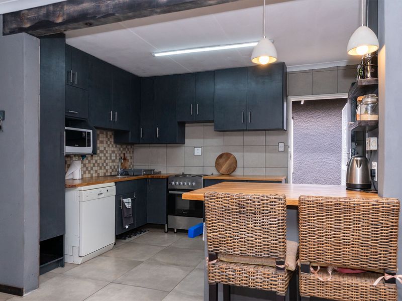 Prime Property in Klopper Park - Photo 3