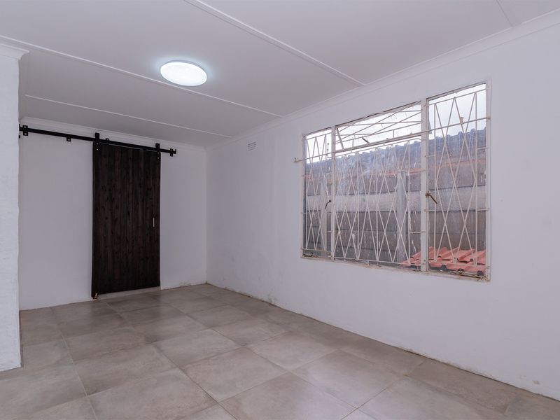 Prime Property in Klopper Park - Photo 5