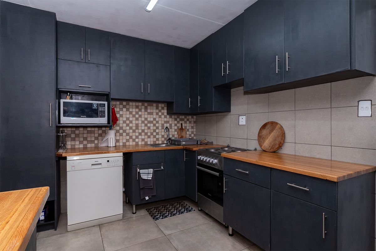 Prime Property in Klopper Park - Photo 2
