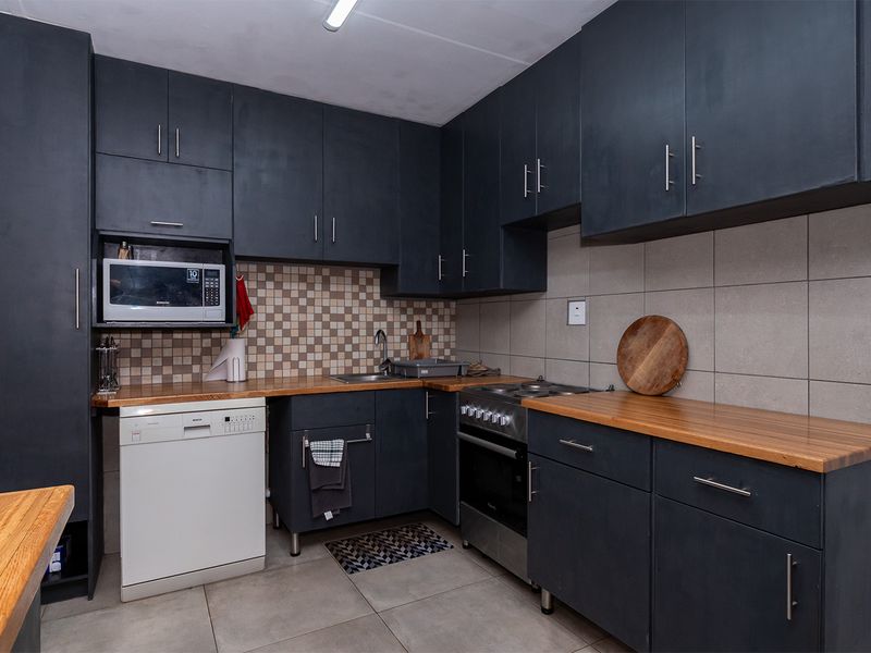 Prime Property in Klopper Park - Photo 2