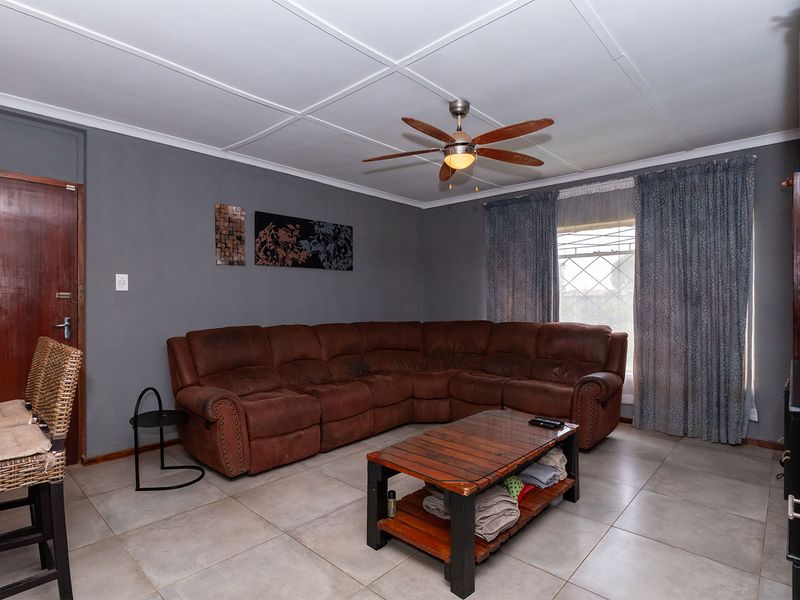 Prime Property in Klopper Park - Photo 10