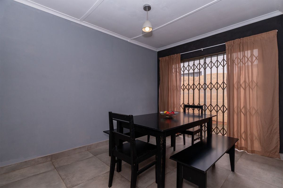 Prime Property in Klopper Park - Photo 4