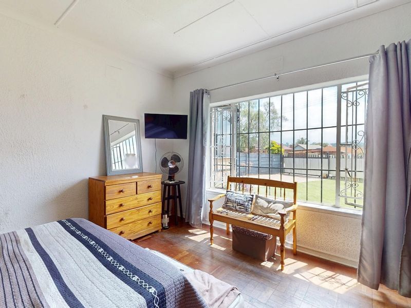 Spacious Family Home with Flatlet & Income Potential - Photo 10