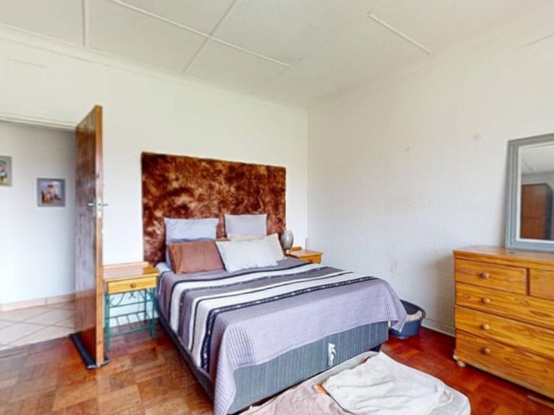 Spacious Family Home with Flatlet & Income Potential - Photo 8