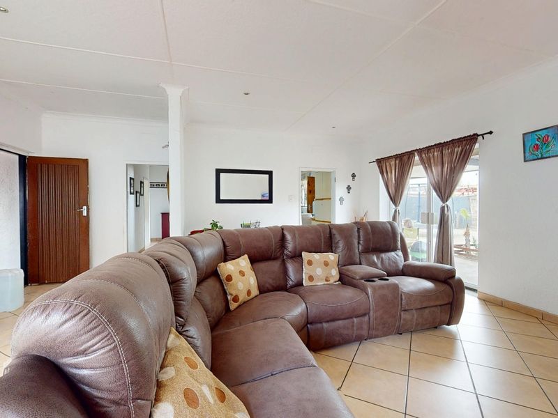 Spacious Family Home with Flatlet & Income Potential - Photo 3