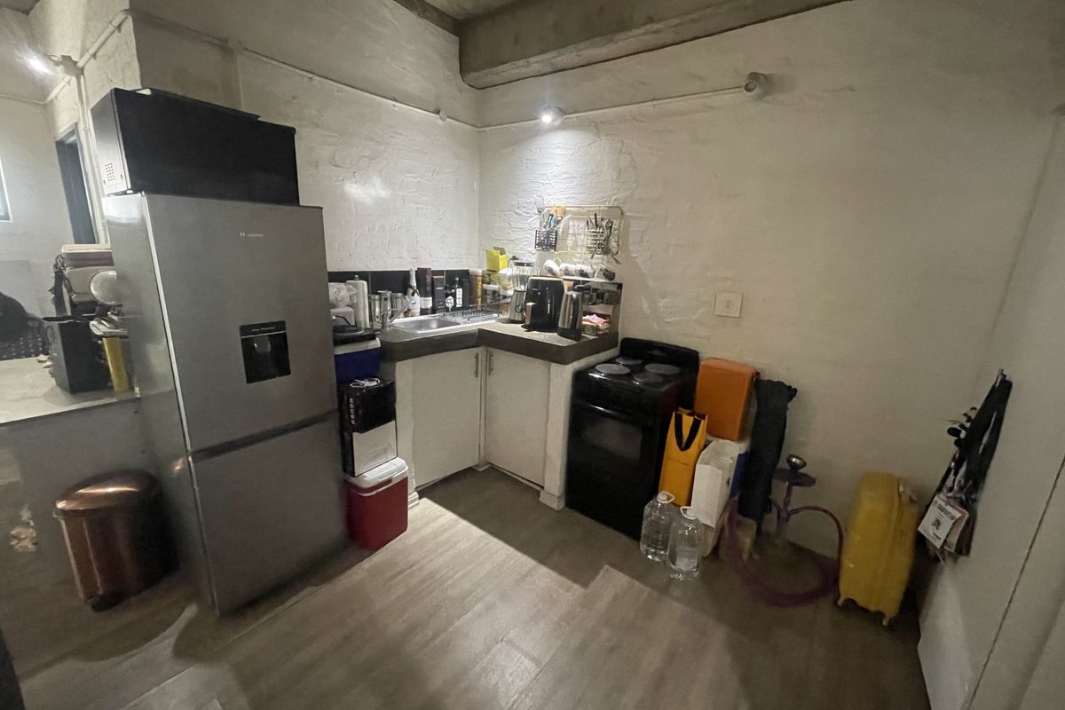 Stylish Urban Living Modern Studio Apartment In The Heart Of Maboneng - Photo 3