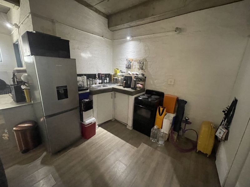 Stylish Urban Living Modern Studio Apartment In The Heart Of Maboneng - Photo 3