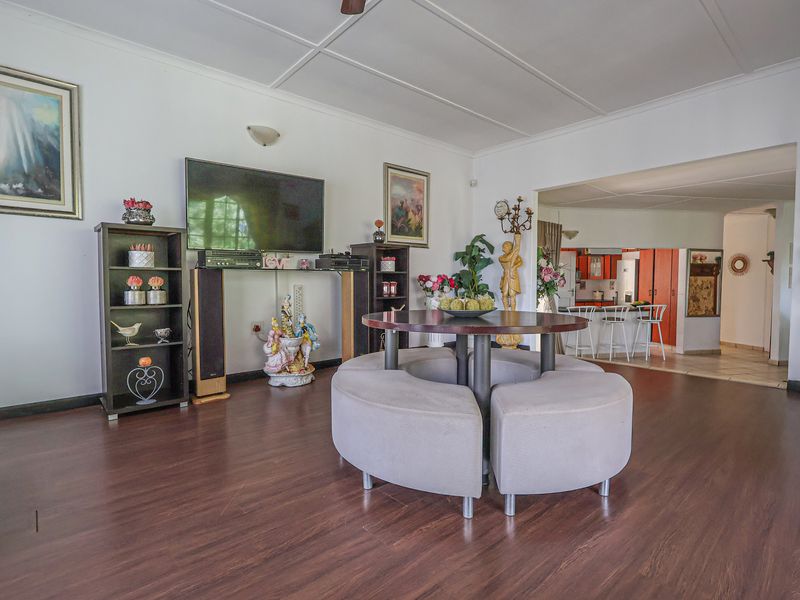 Spacious Four Bedroom Home with business potential - Photo 3