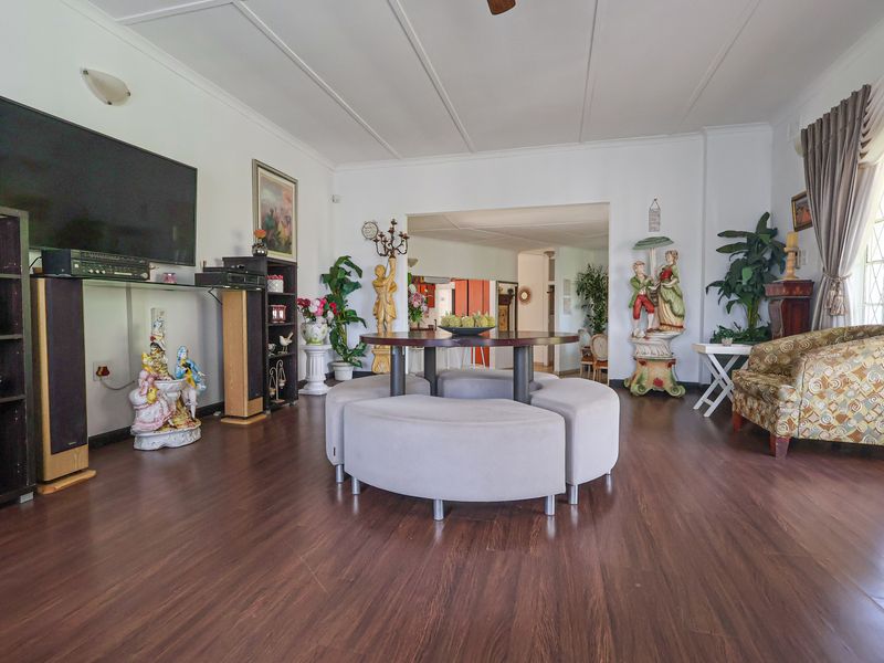 Spacious Four Bedroom Home with business potential - Photo 5