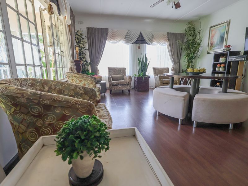 Spacious Four Bedroom Home with business potential - Photo 4