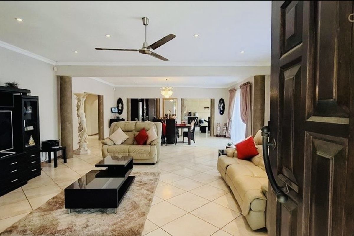 North Facing Family Home and  Garden Unit!!! - Photo 5