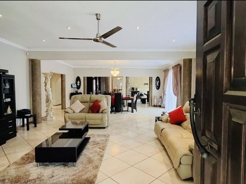 North Facing Family Home and  Garden Unit!!! - Photo 5