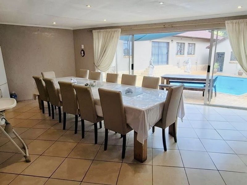 North Facing Family Home and  Garden Unit!!! - Photo 2