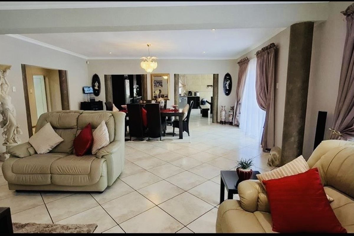 North Facing Family Home and  Garden Unit!!! - Photo 4