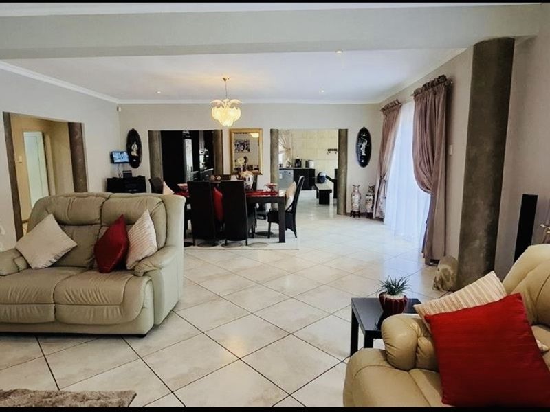 North Facing Family Home and  Garden Unit!!! - Photo 4