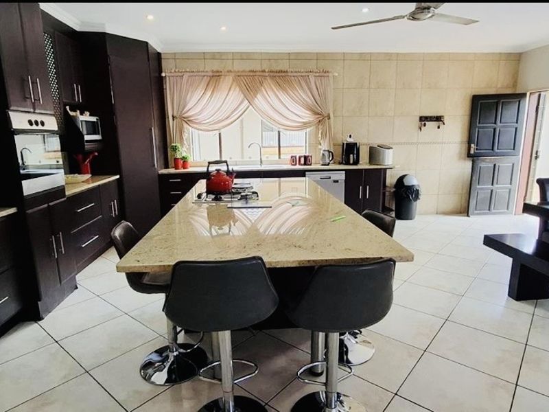 North Facing Family Home and  Garden Unit!!! - Photo 10