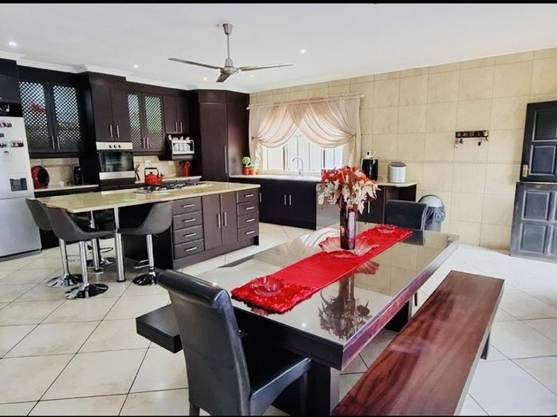 North Facing Family Home and  Garden Unit!!! - Photo 9