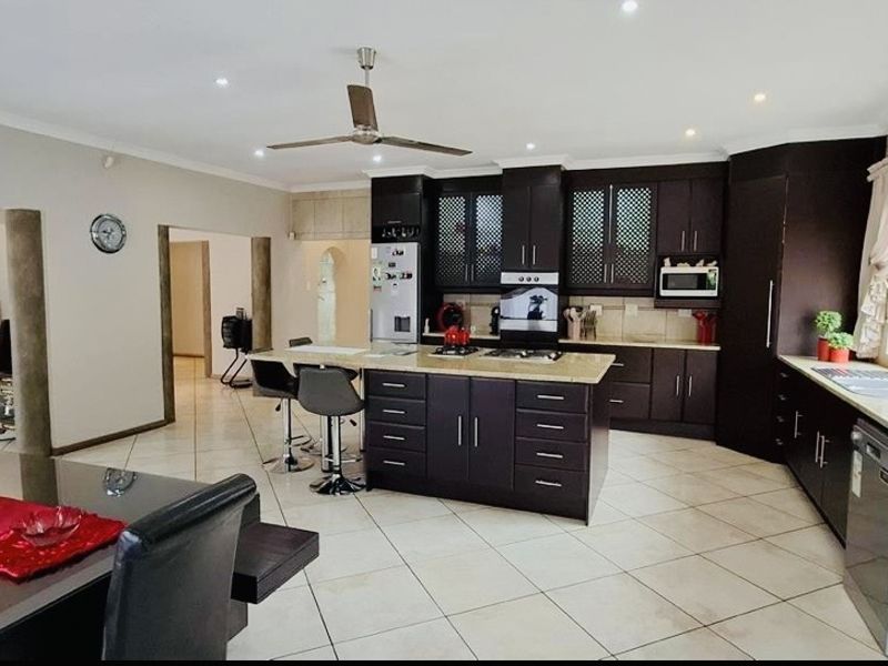 North Facing Family Home and  Garden Unit!!! - Photo 8