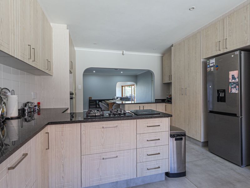 Spacious Family Home with Massive Erf Size - Photo 7