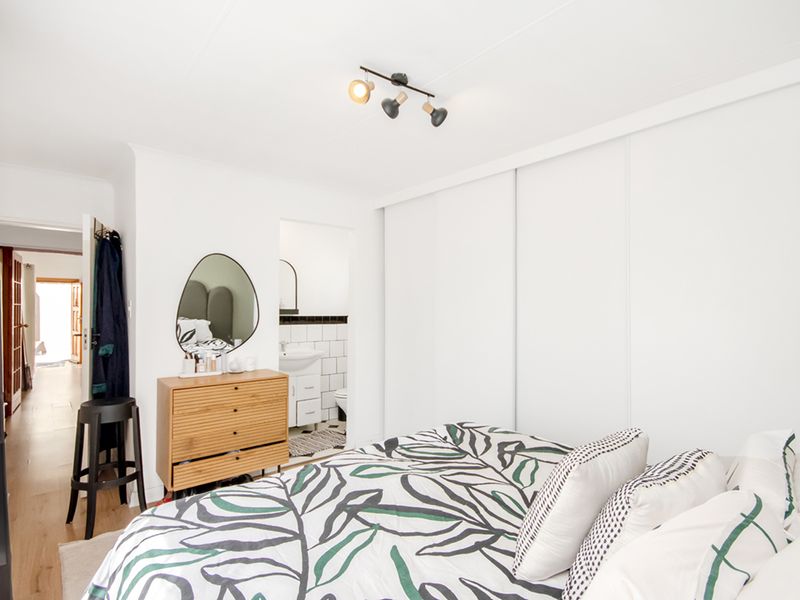 Modern, Move-In Ready Home in the Heart of Radiokop! - Photo 8