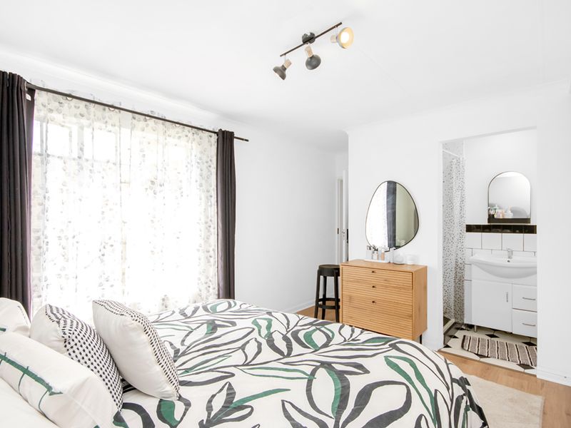 Modern, Move-In Ready Home in the Heart of Radiokop! - Photo 6