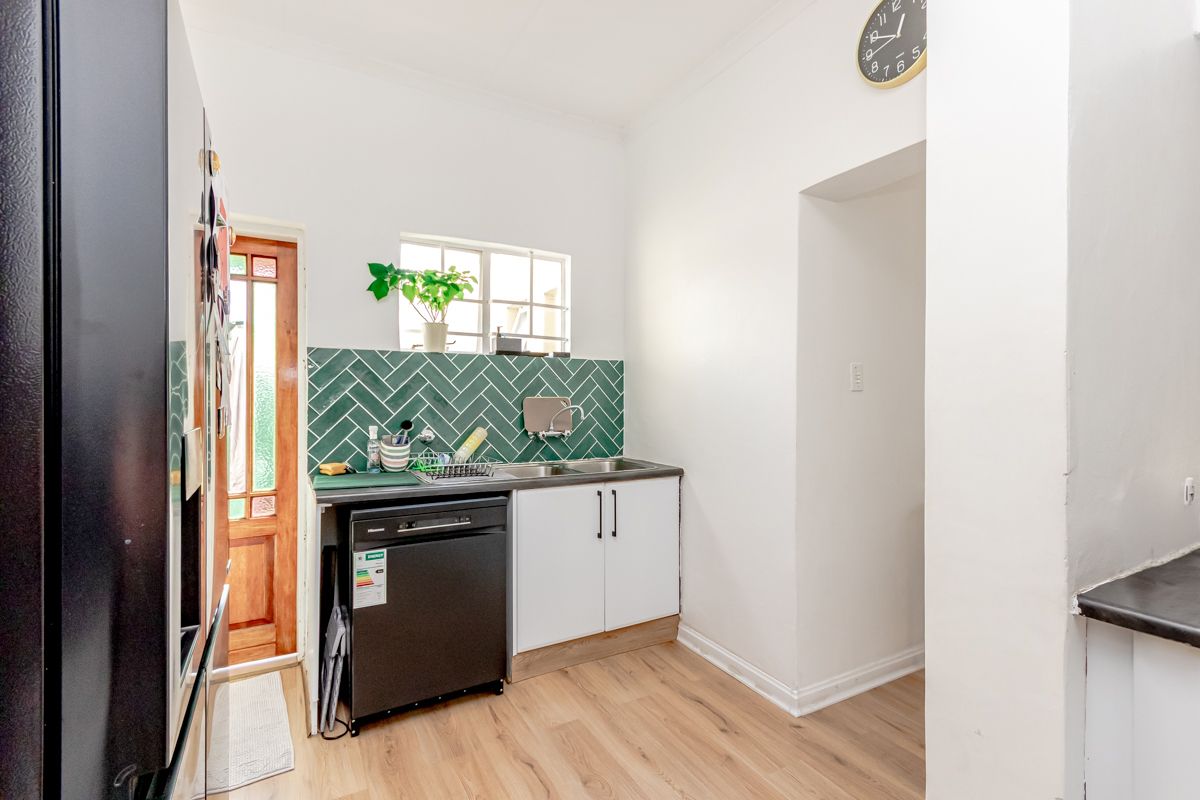 Modern, Move-In Ready Home in the Heart of Radiokop! - Photo 5