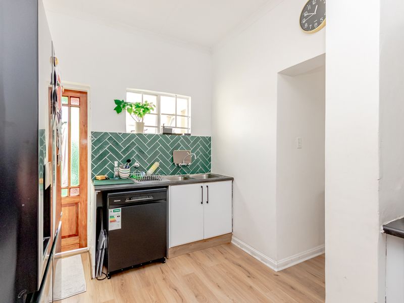 Modern, Move-In Ready Home in the Heart of Radiokop! - Photo 5