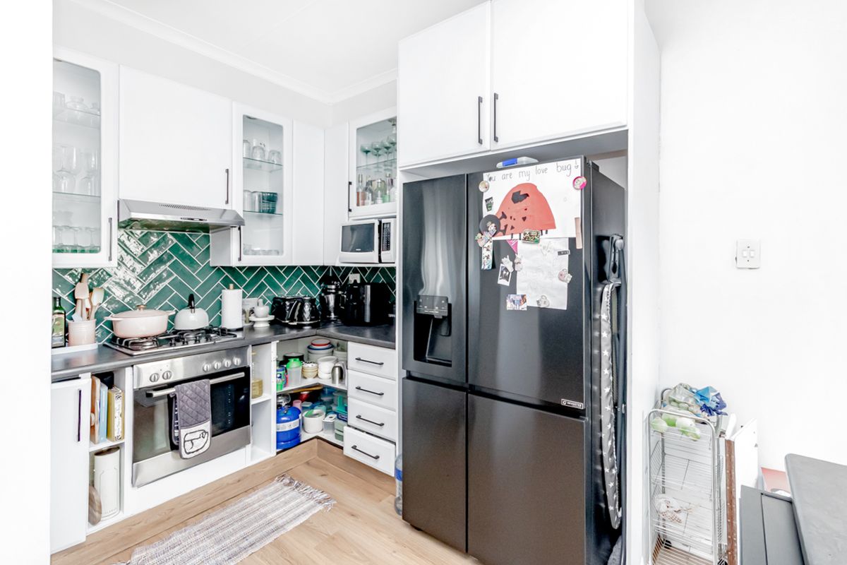 Modern, Move-In Ready Home in the Heart of Radiokop! - Photo 4