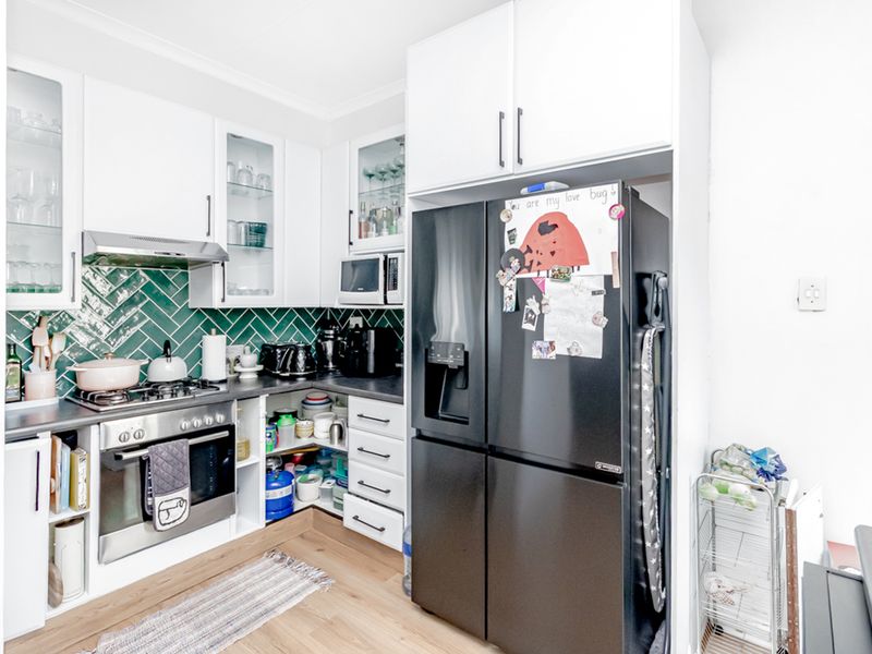 Modern, Move-In Ready Home in the Heart of Radiokop! - Photo 4