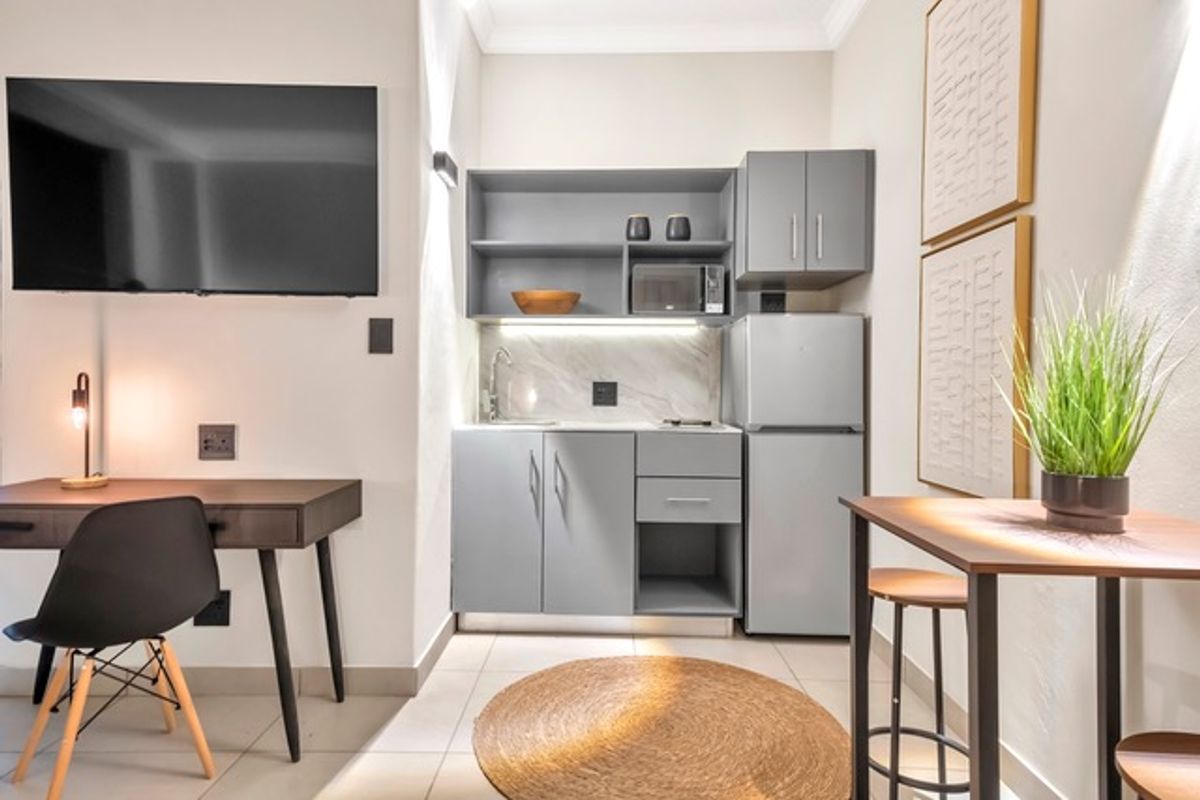 Modern Fully Furnished Studio Apartments in the Heart of Sandton - Photo 3