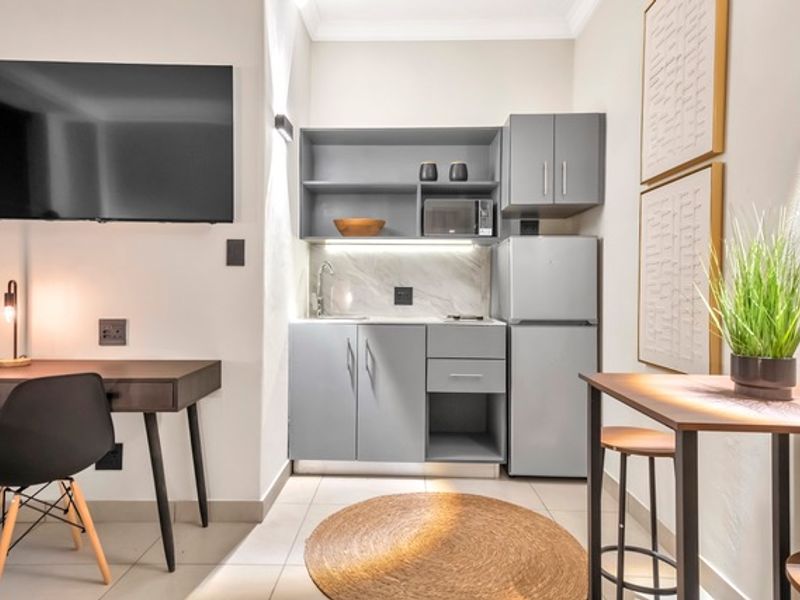 Modern Fully Furnished Studio Apartments in the Heart of Sandton - Photo 3