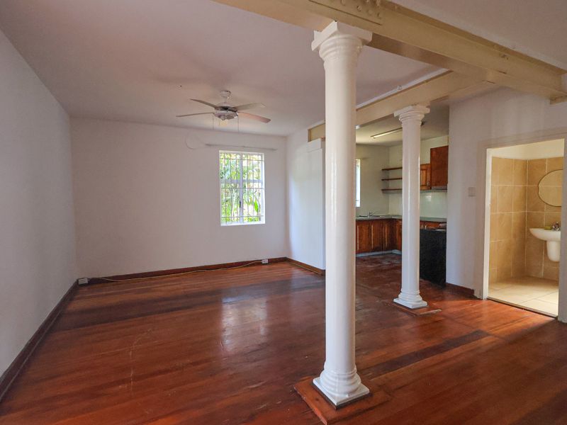 Secure Two Bedroom Apartment - Photo 2