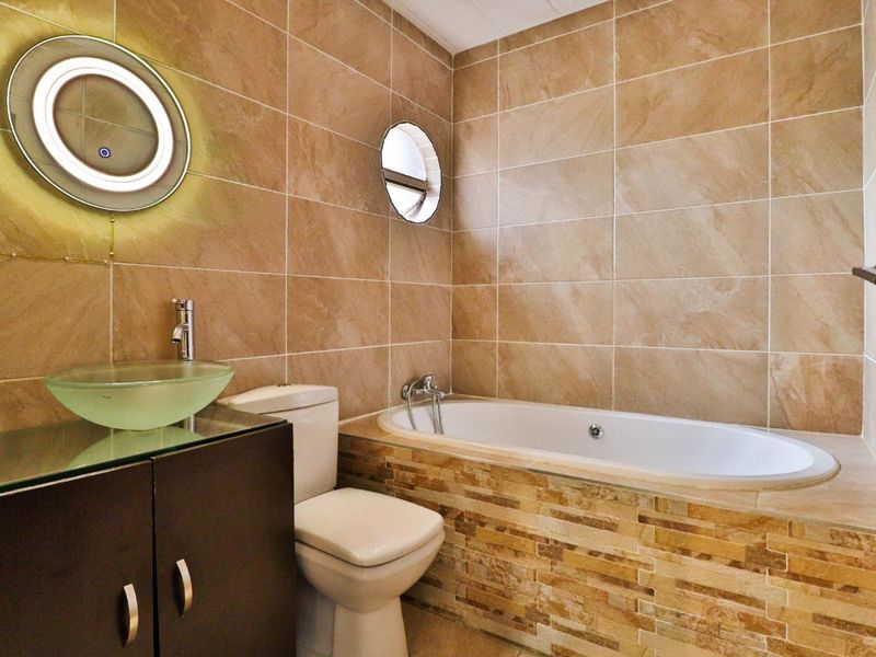 2 bedrom unit in Ashford Glenvista - Photo 4