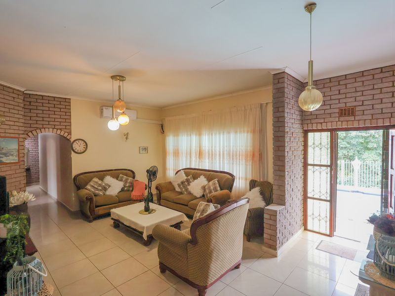 Spacious Four Bedroom Home with two flats generating income - Photo 9