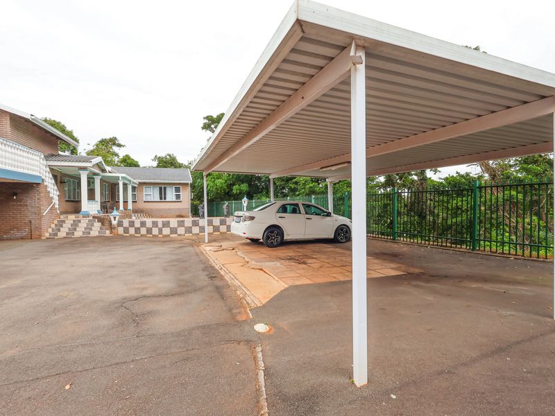 Spacious Four Bedroom Home with two flats generating income - Photo 6