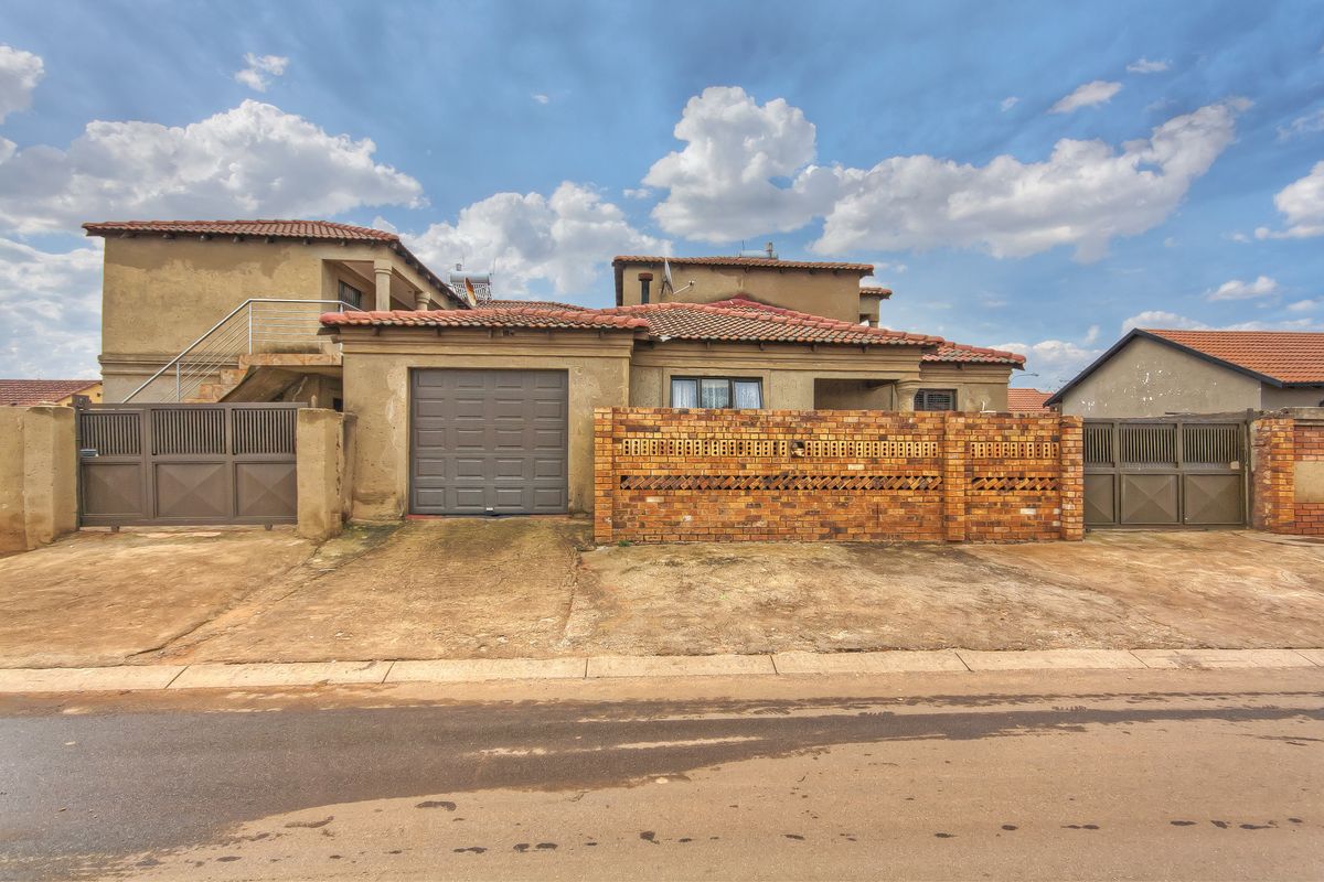 3 bedroom 2 bathroom, 6 extra back rooms with 3 ensuites - Photo 2