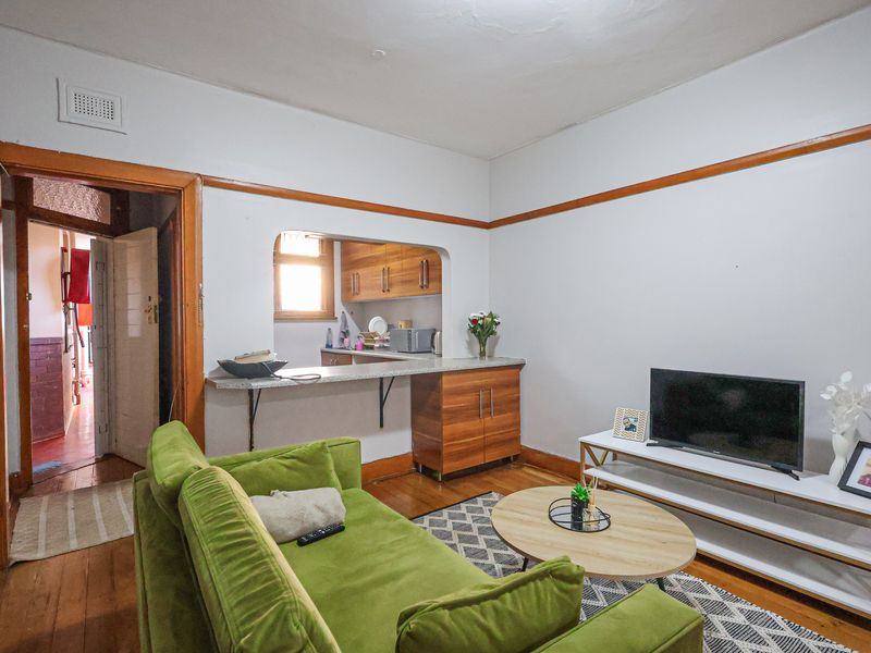 Neat One Bedroom Apartment close to amenities - Photo 4