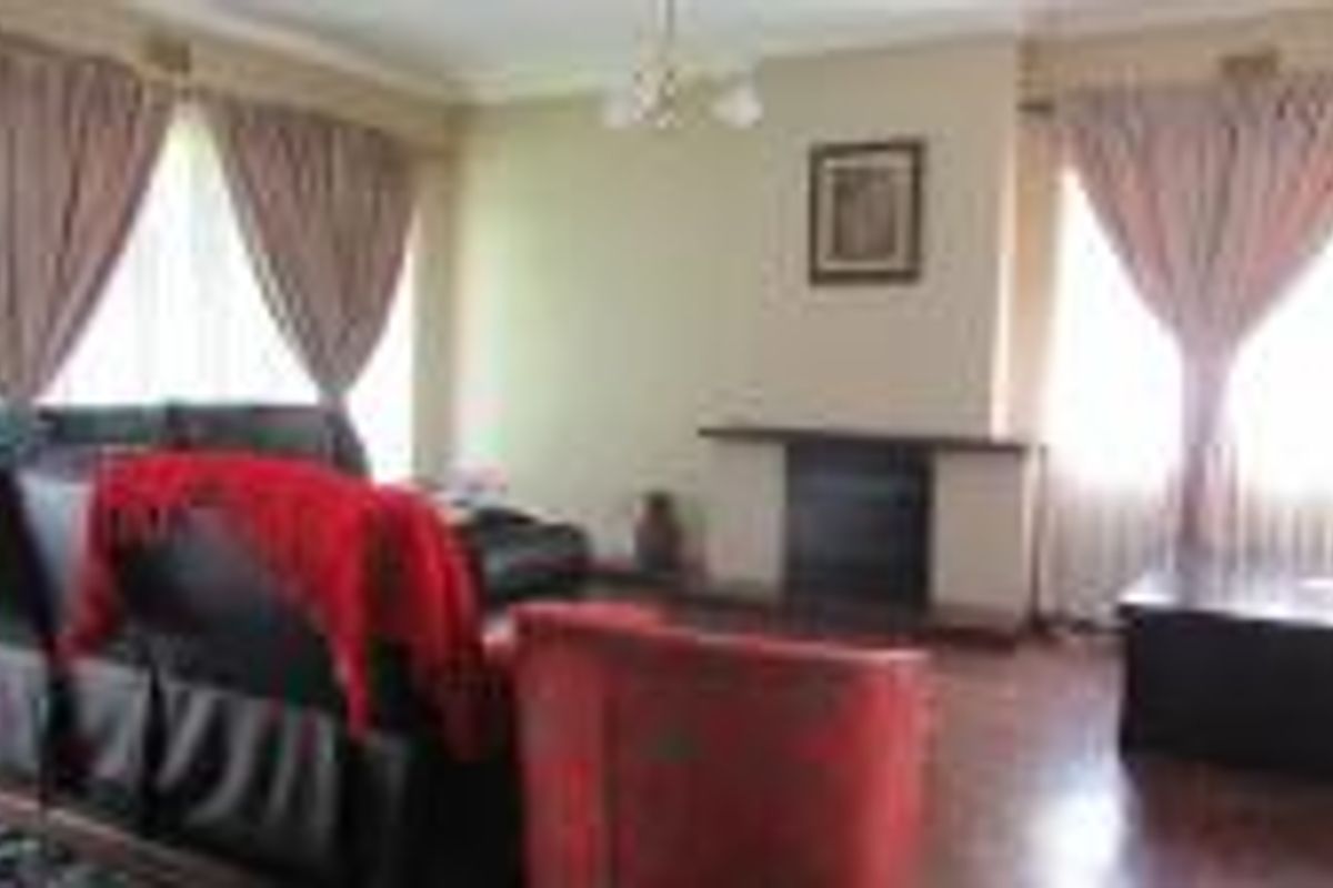 An Excellent 3-Bdroom Family Home In Rembrandt Park. - Photo 5