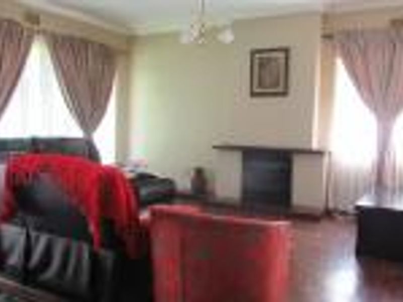 An Excellent 3-Bdroom Family Home In Rembrandt Park. - Photo 5