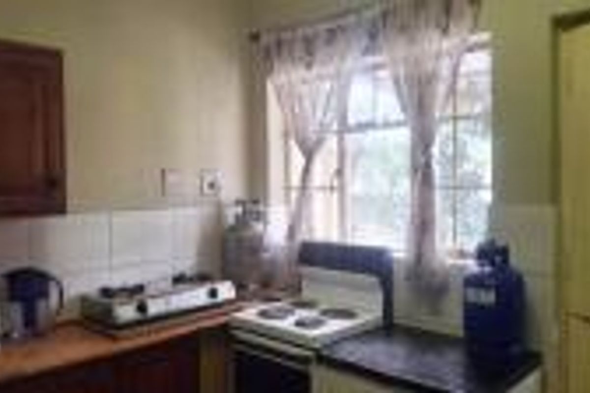 An Excellent 3-Bdroom Family Home In Rembrandt Park. - Photo 4