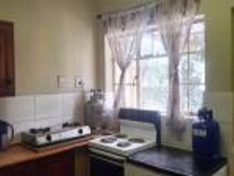 An Excellent 3-Bdroom Family Home In Rembrandt Park. - Photo 4