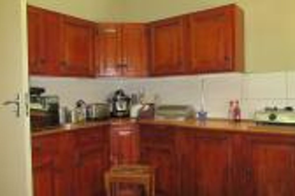 An Excellent 3-Bdroom Family Home In Rembrandt Park. - Photo 2