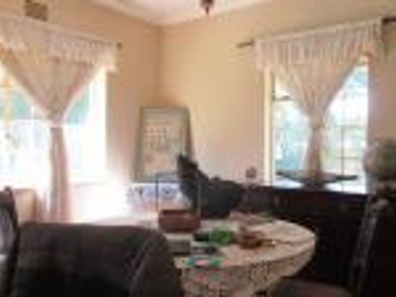 An Excellent 3-Bdroom Family Home In Rembrandt Park. - Photo 7