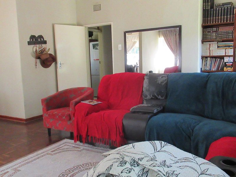 An Excellent 3-Bdroom Family Home In Rembrandt Park. - Photo 6