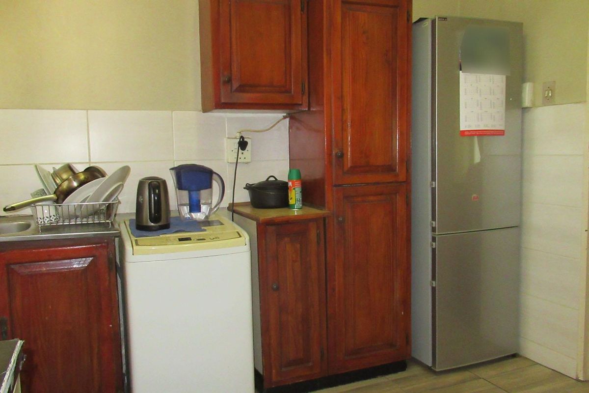 An Excellent 3-Bdroom Family Home In Rembrandt Park. - Photo 3