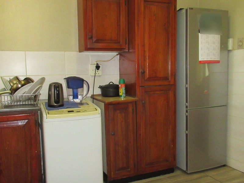 An Excellent 3-Bdroom Family Home In Rembrandt Park. - Photo 3