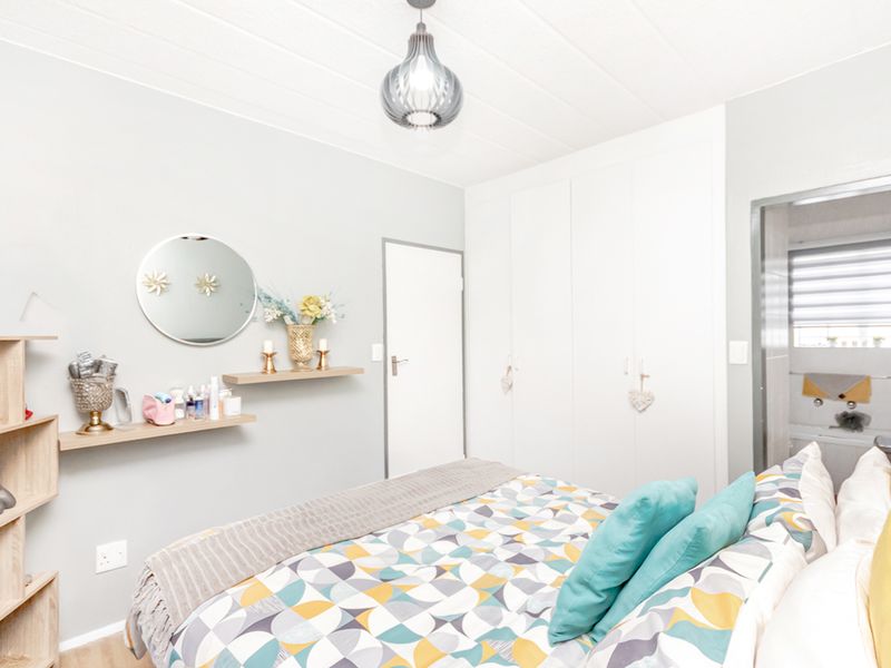 Charming Ground-Floor Townhouse in Roodekrans! - Photo 10