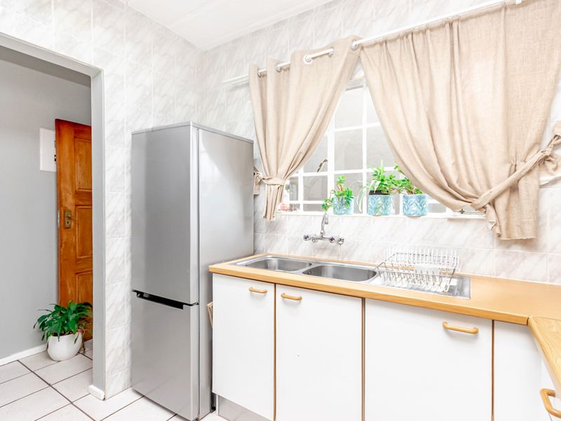 Charming Ground-Floor Townhouse in Roodekrans! - Photo 7